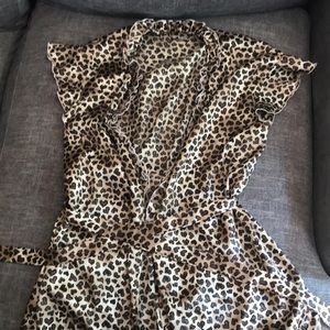 Leopard print short robe